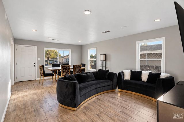 1218 Crawford Street, Bakersfield, CA 93305