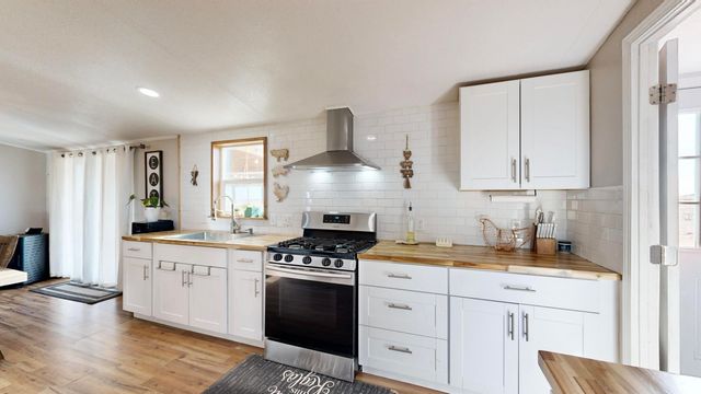 318 Saline Pump Road, Moriarty, NM 87035