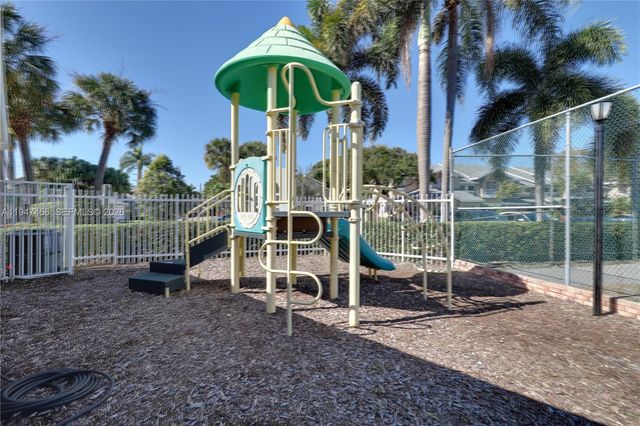 2149 W Discovery Cir W 1, Deerfield Beach, FL 33442