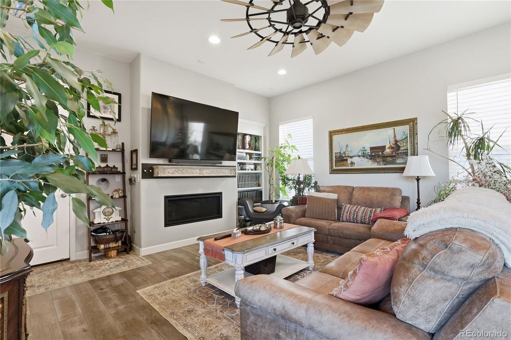 Image 3 of property listing at 1183 Brocade Drive, Highlands Ranch, CO 80126