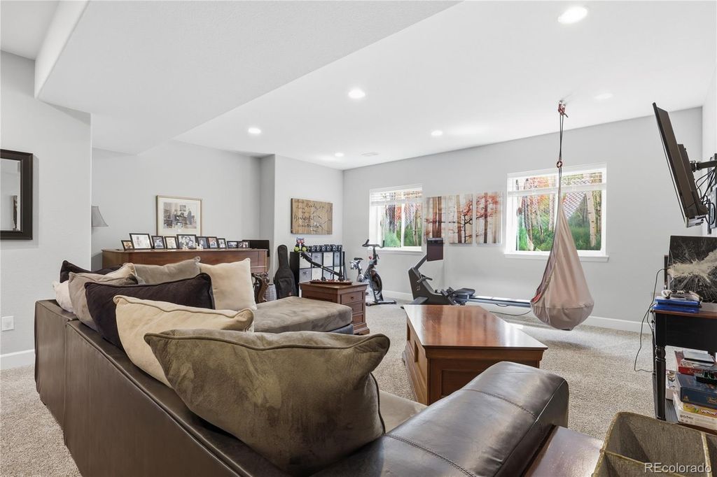 Image 35 of property listing at 1183 Brocade Drive, Highlands Ranch, CO 80126