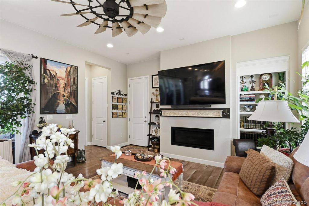 Image 7 of property listing at 1183 Brocade Drive, Highlands Ranch, CO 80126