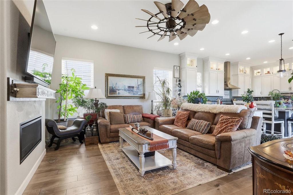 Image 8 of property listing at 1183 Brocade Drive, Highlands Ranch, CO 80126
