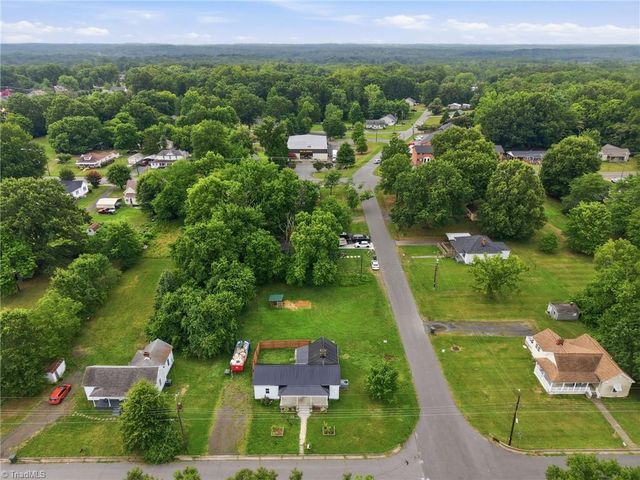 1202 Ridge Avenue, Eden, NC 27288