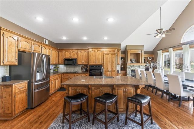 24004 W 68th Street, Shawnee, KS 66226