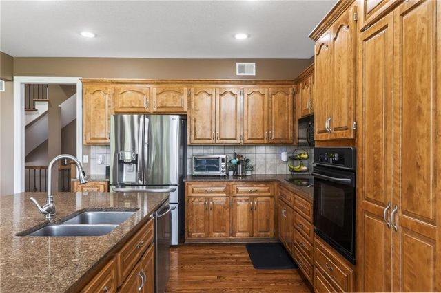 24004 W 68th Street, Shawnee, KS 66226