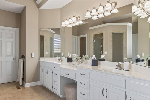 24004 W 68th Street, Shawnee, KS 66226