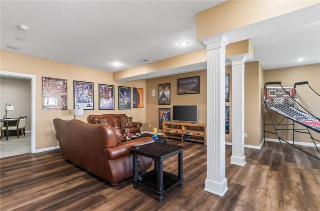 24004 W 68th Street, Shawnee, KS 66226