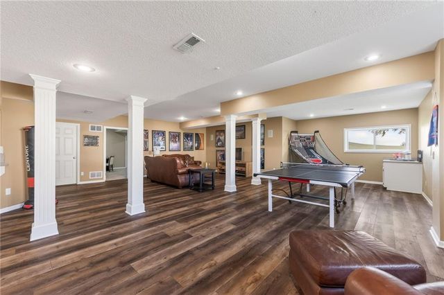 24004 W 68th Street, Shawnee, KS 66226
