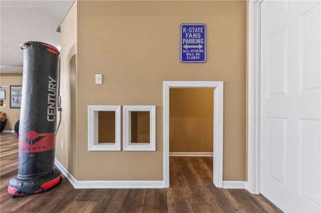 24004 W 68th Street, Shawnee, KS 66226