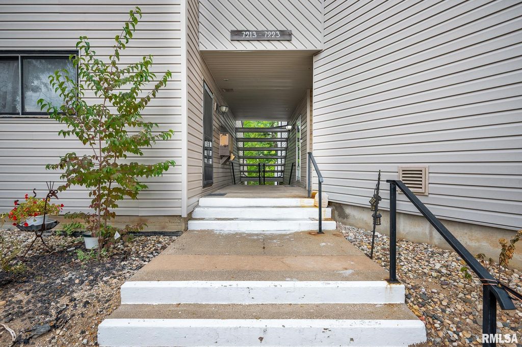 7223 N LAKESIDE Court # 12, Peoria, IL 61614