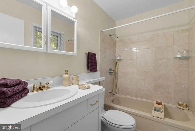18001 MILL CREEK DR, Rockville, MD 20855