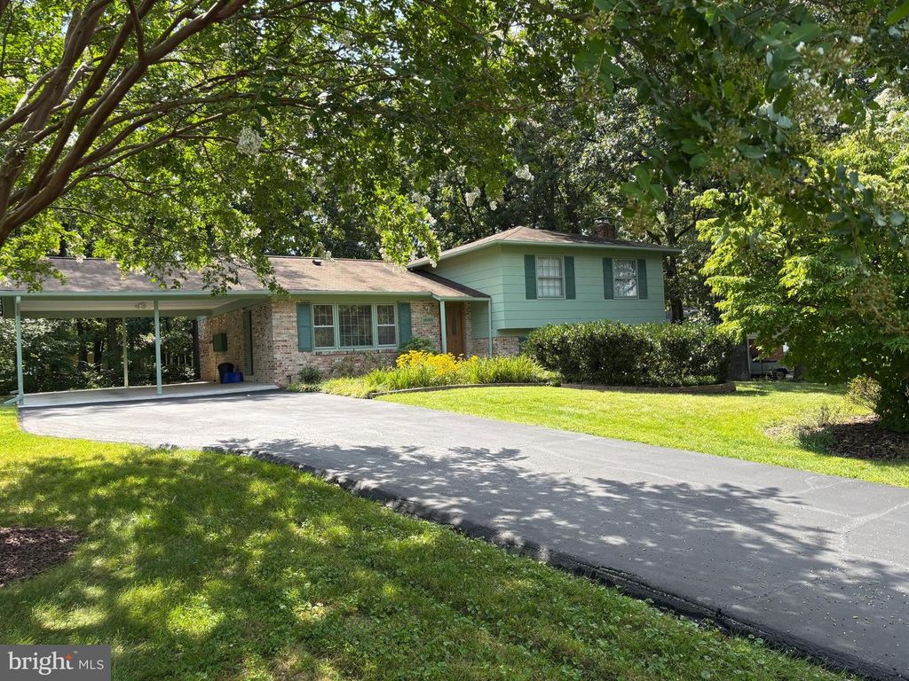 18001 MILL CREEK DR, Rockville, MD 20855