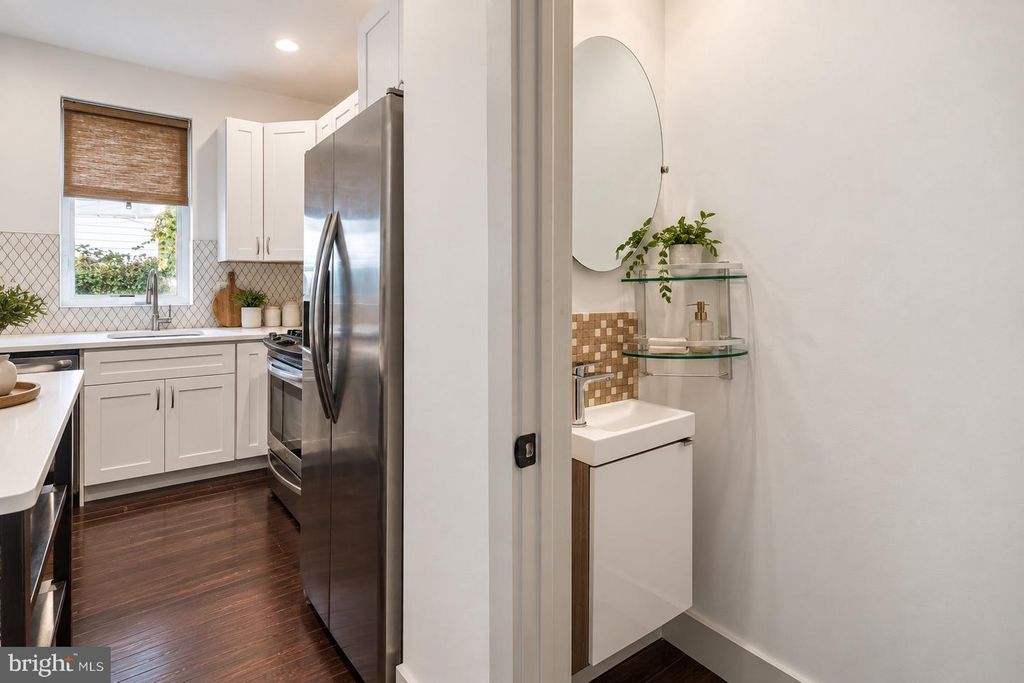 1770 WATERLOO ST, Philadelphia, PA 19122 — photo 5