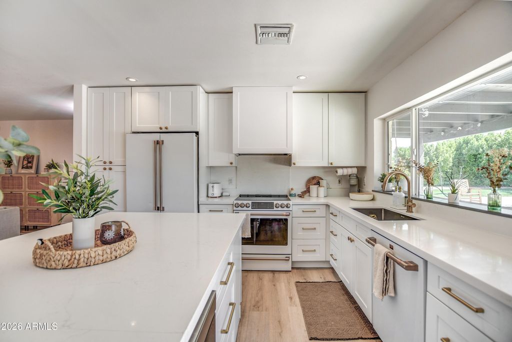 4011 E HANCOCK Drive, Phoenix, AZ 85028