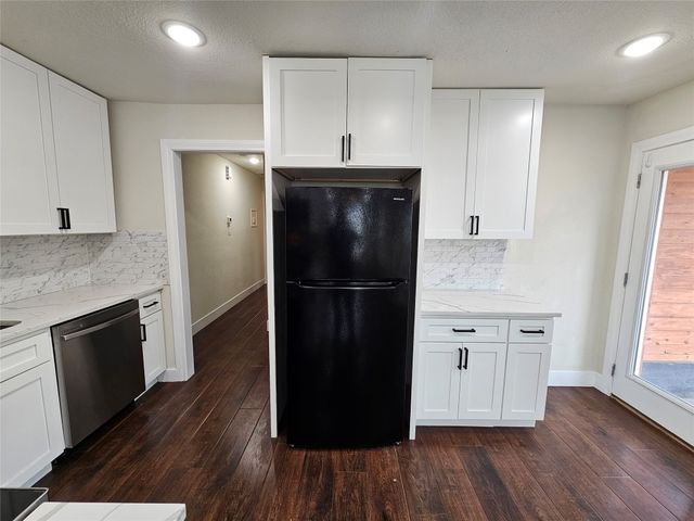 211 N Hampton Road, Dallas, TX 75208