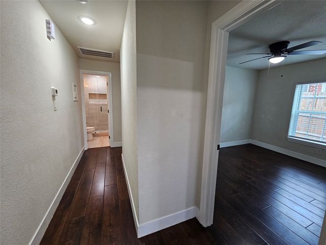 211 N Hampton Road, Dallas, TX 75208
