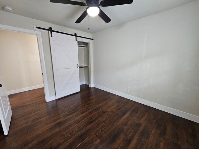 211 N Hampton Road, Dallas, TX 75208