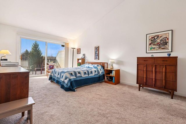 445 Sunset TRAIL, Hartland, WI 53029