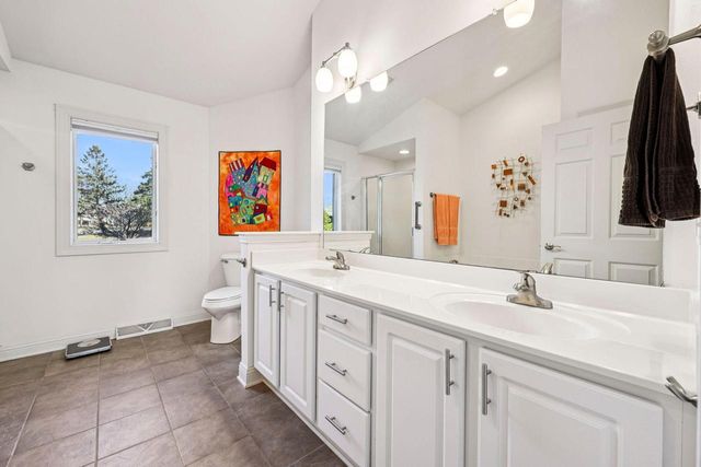 445 Sunset TRAIL, Hartland, WI 53029