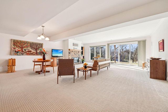 445 Sunset TRAIL, Hartland, WI 53029