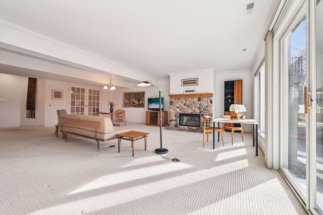 445 Sunset TRAIL, Hartland, WI 53029