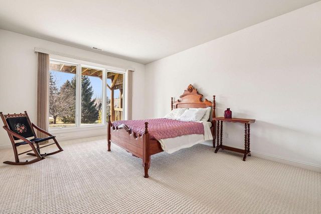 445 Sunset TRAIL, Hartland, WI 53029