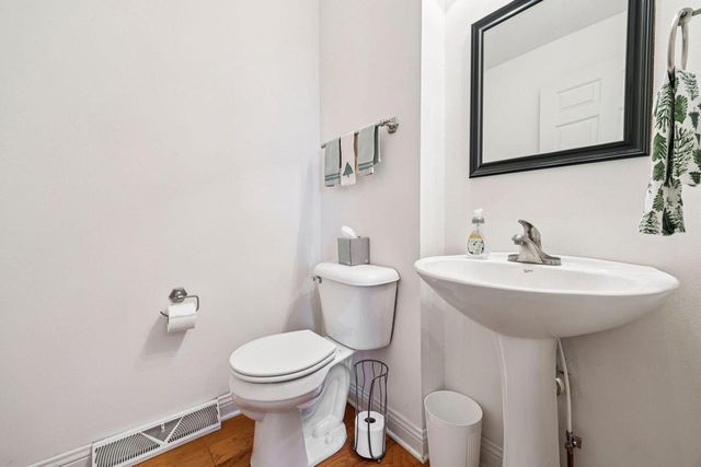 445 Sunset TRAIL, Hartland, WI 53029