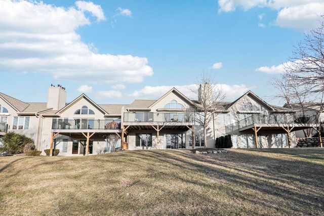 445 Sunset TRAIL, Hartland, WI 53029