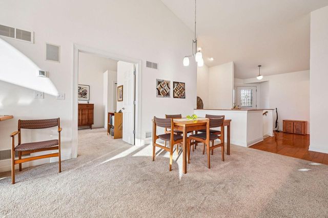 445 Sunset TRAIL, Hartland, WI 53029