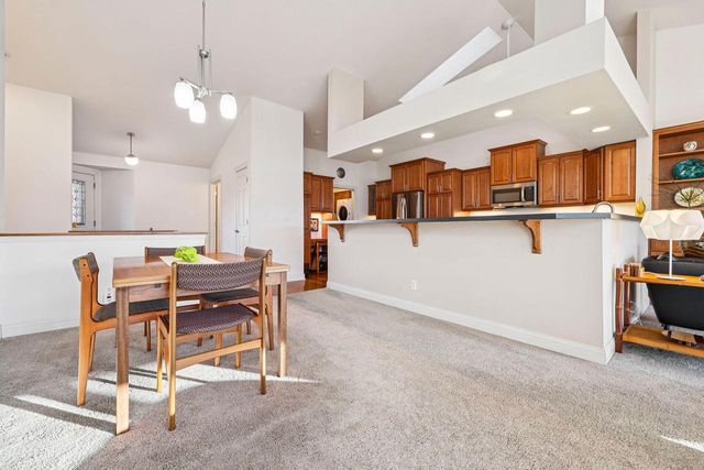 445 Sunset TRAIL, Hartland, WI 53029