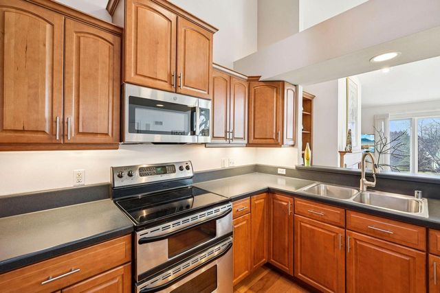 445 Sunset TRAIL, Hartland, WI 53029