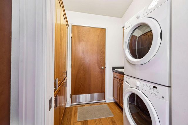 445 Sunset TRAIL, Hartland, WI 53029