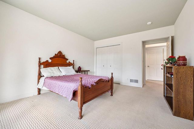 445 Sunset TRAIL, Hartland, WI 53029