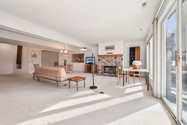 445 Sunset TRAIL, Hartland, WI 53029