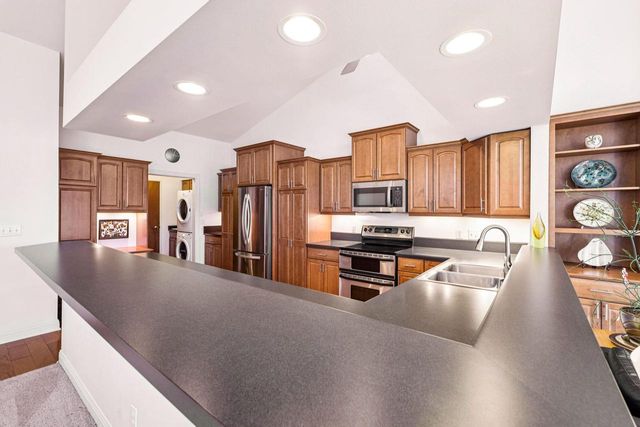 445 Sunset TRAIL, Hartland, WI 53029