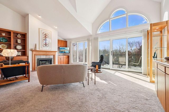 445 Sunset TRAIL, Hartland, WI 53029