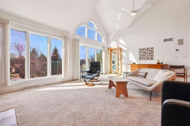 445 Sunset TRAIL, Hartland, WI 53029