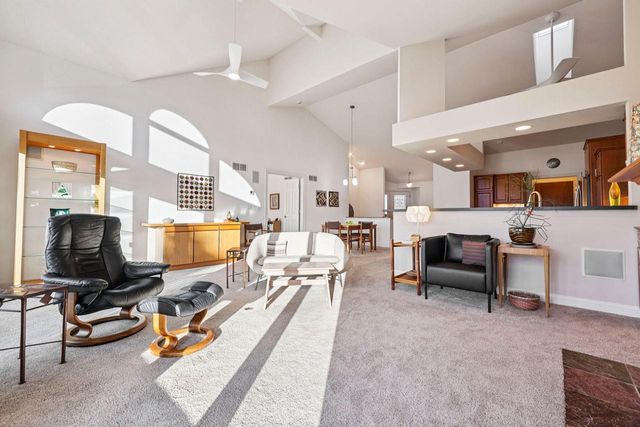 445 Sunset TRAIL, Hartland, WI 53029