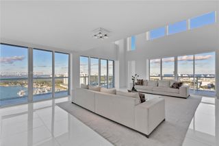 10 Venetian Way PH04, Miami Beach, FL 33139