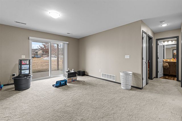 372 Tanglewood Drive, Solon, IA 52333