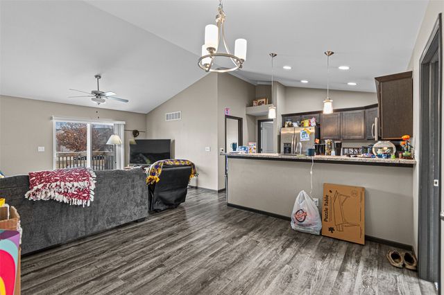 372 Tanglewood Drive, Solon, IA 52333