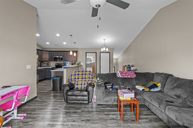 372 Tanglewood Drive, Solon, IA 52333