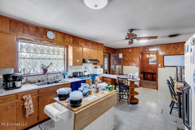15900 Van Eaton Circle, Biloxi, MS 39532