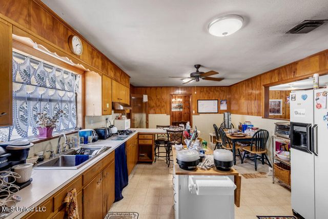 15900 Van Eaton Circle, Biloxi, MS 39532