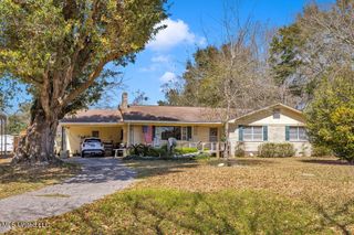 15900 Van Eaton Circle, Biloxi, MS 39532