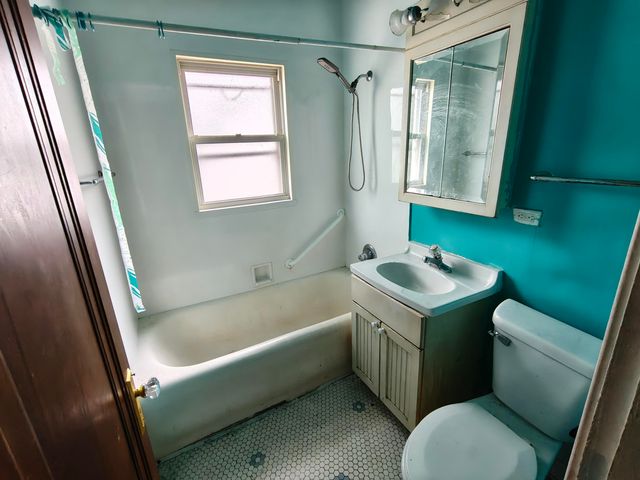 233 Oakwood Street, Hammond, IN 46324