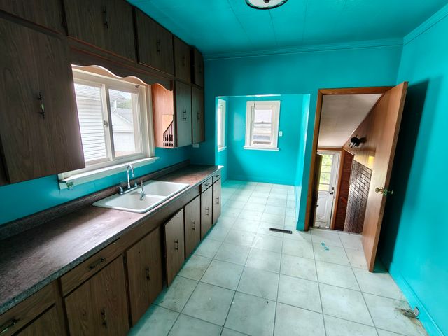233 Oakwood Street, Hammond, IN 46324