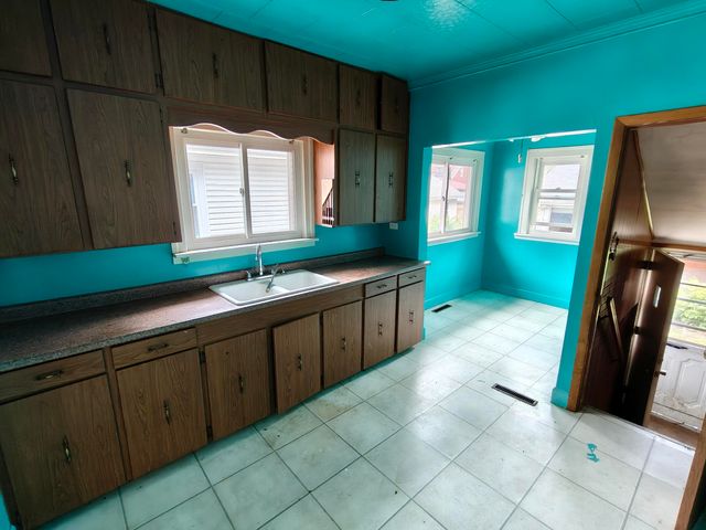 233 Oakwood Street, Hammond, IN 46324