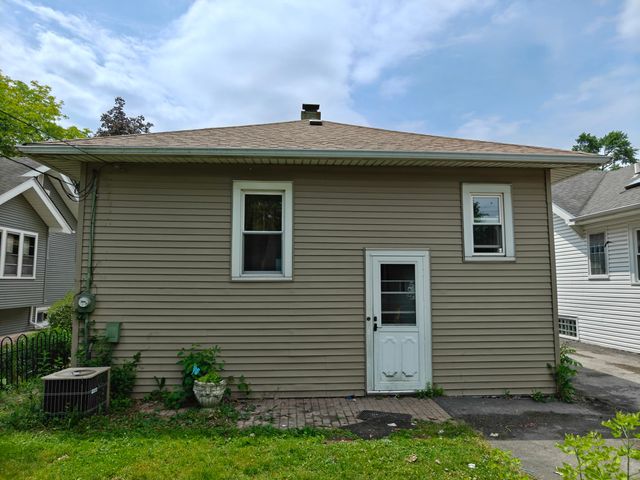 233 Oakwood Street, Hammond, IN 46324